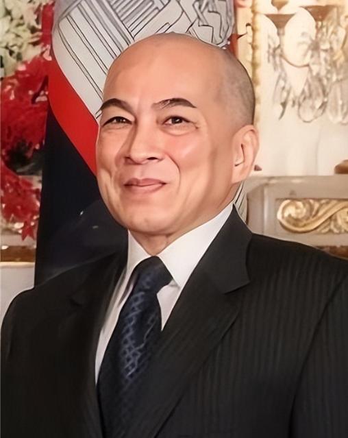 柬埔寨总统洪森大势已去：西哈莫尼王权即将回归柬埔寨洪森操控柬埔寨三十多年，柬泰冲