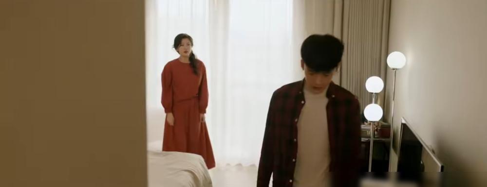 《我的山与海》里的奚望火了，可我真替她憋屈，亲妈是著名演员茹萍，她却靠演一个“癌