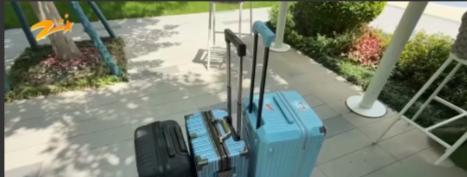 男子一家4口旅游回杭州，花191元订了一辆商务车接机，司机一见他们3个行李箱、4