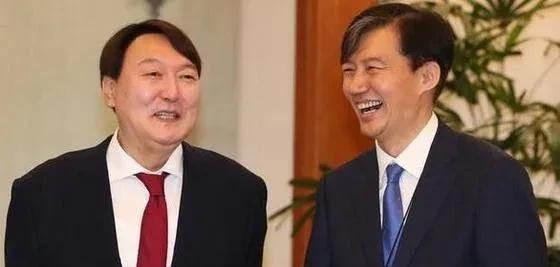 曹国很快出来了，他首要的目标应该是尹锡悦，当年也是拜他所赐让他与他老婆郑敬心（音