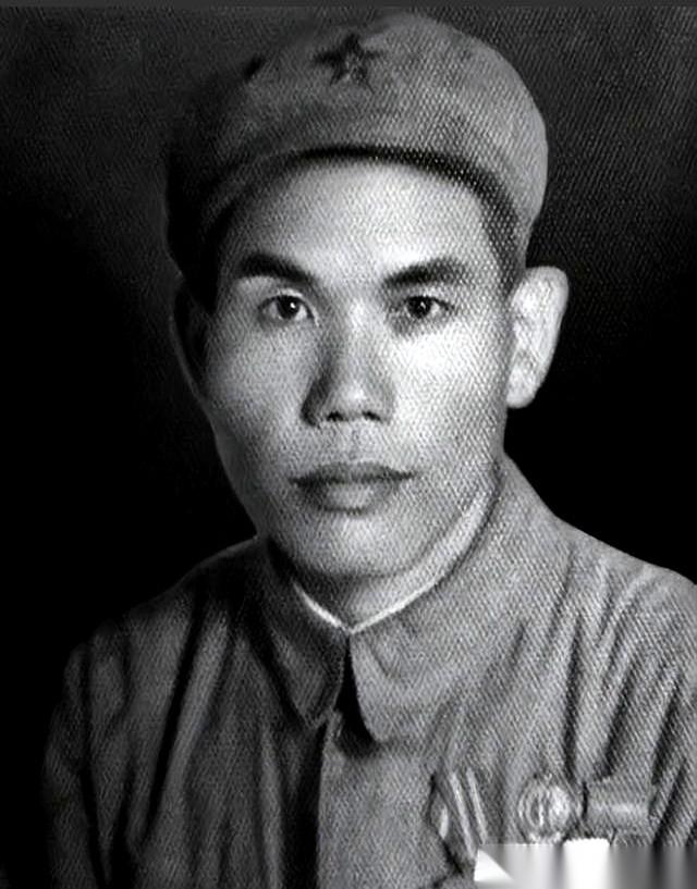 1955年，一个带过几千人马、从死人堆里爬出来的四野旅长，低头看了看授予自己的军