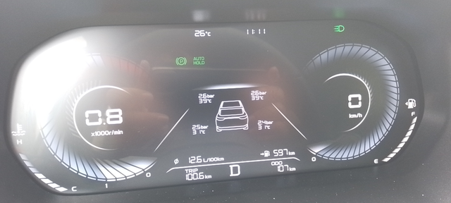 4代帝豪百公里开始满油测一下能跑多少本人4代帝豪尊贵，刚提车不久，之前油箱里有