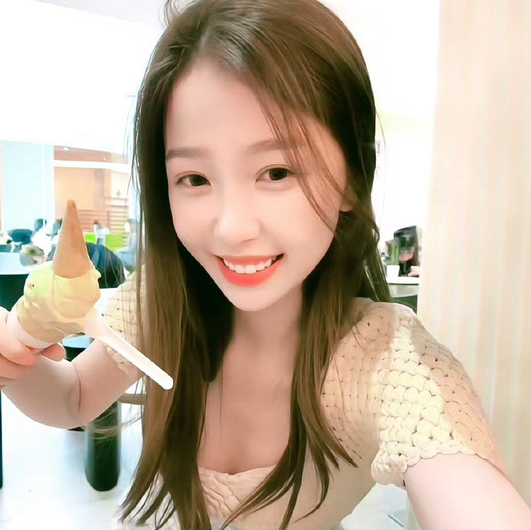 没见过的虞书欣，明媚可爱🥰​​​