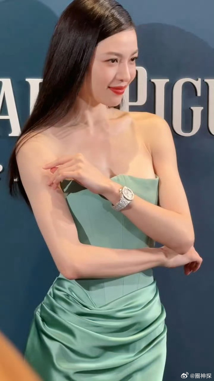 钟楚曦被曝分手后首现身单身女性独美✨​​​
