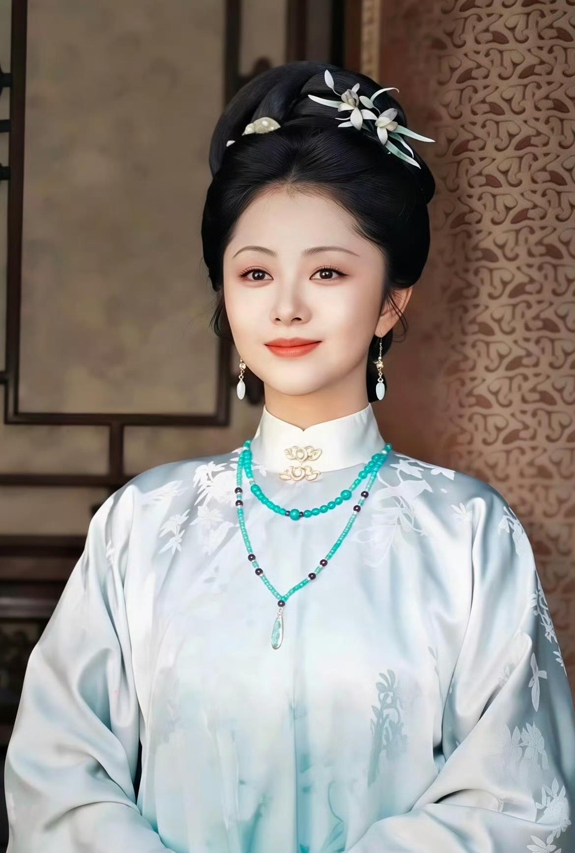 资本大佬为什么喜欢用谭松韵，原因很简单，不是她长得漂亮，也不是她人脉广，而是