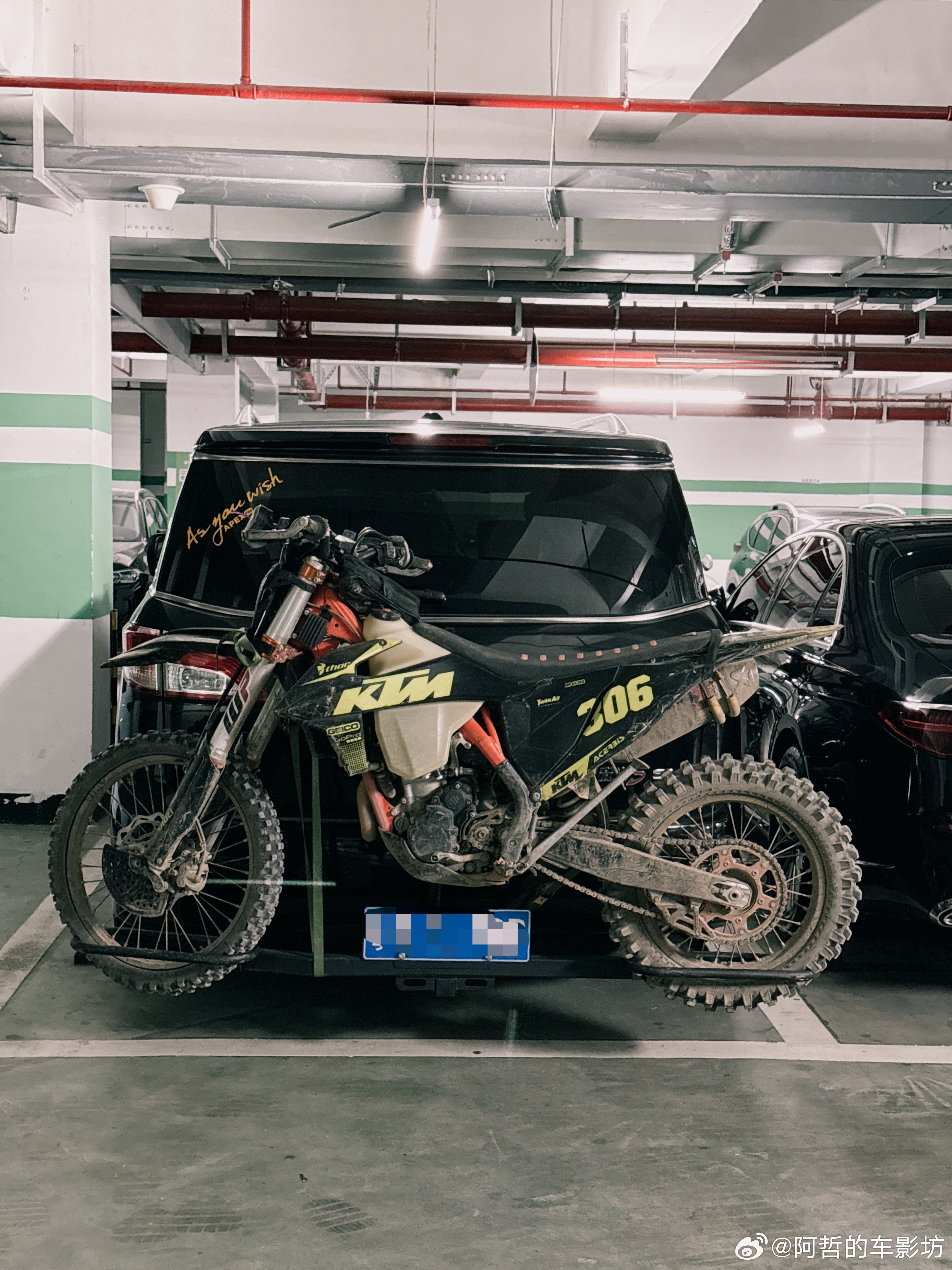 MPV+越野摩托这个4+2组合我也真是第一次见还是一台稍微冷门的日产MPV有人能