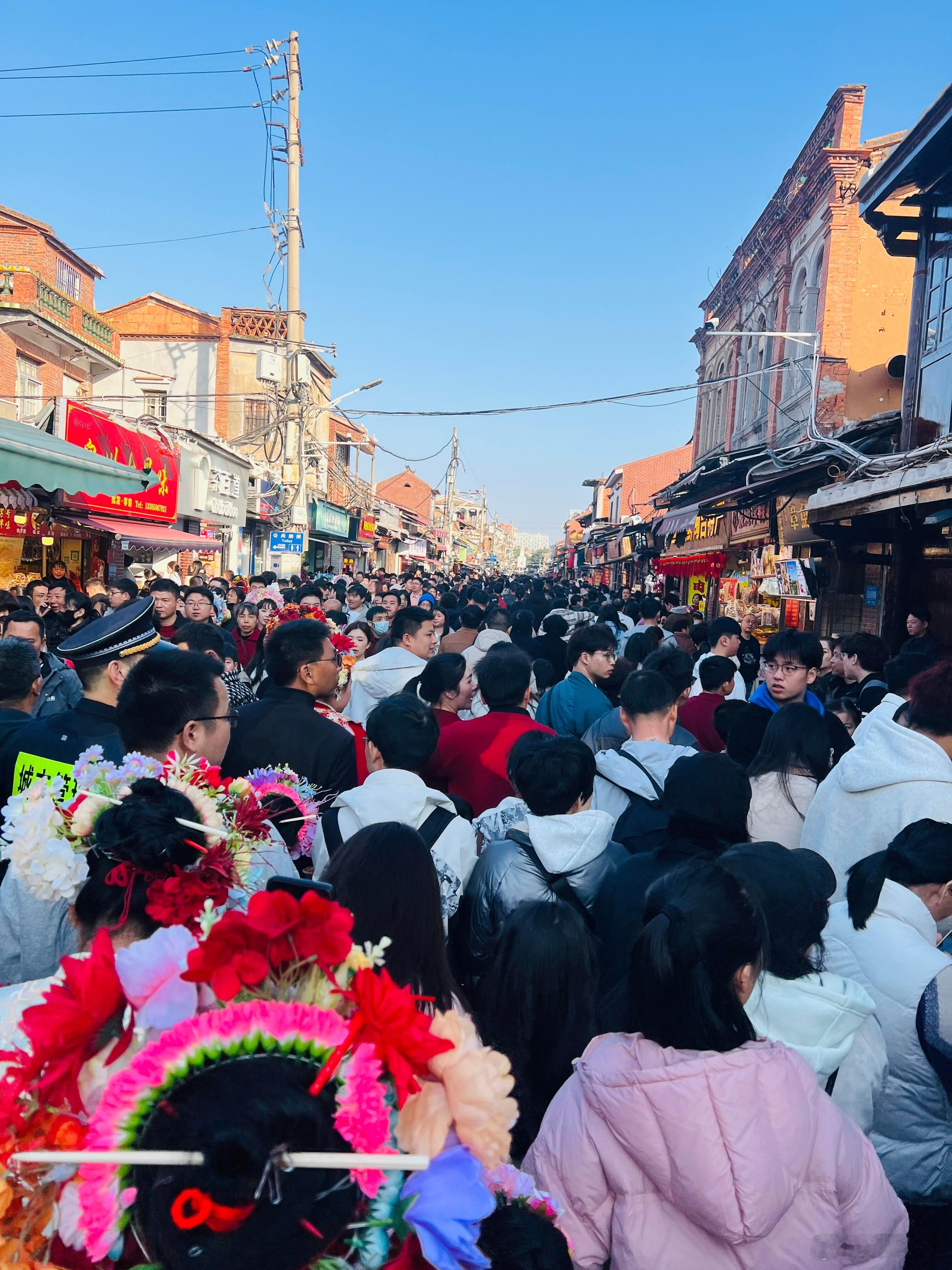 福建古街春节人流量惊人大年初一，泉州西街游客人流量亿点点多！泉州