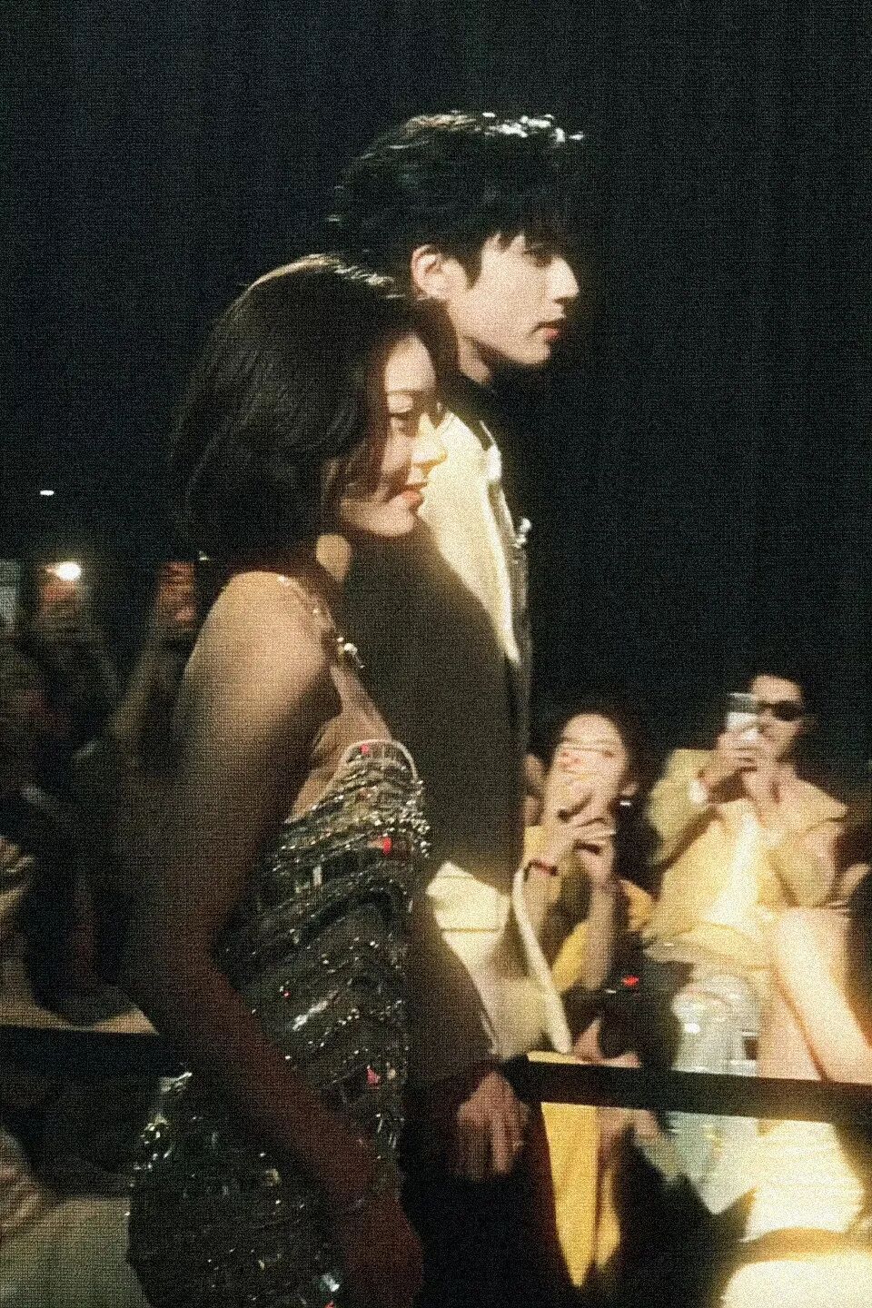 赵今麦×宋威龙存一组娇兰“婚宴”龙麦神图