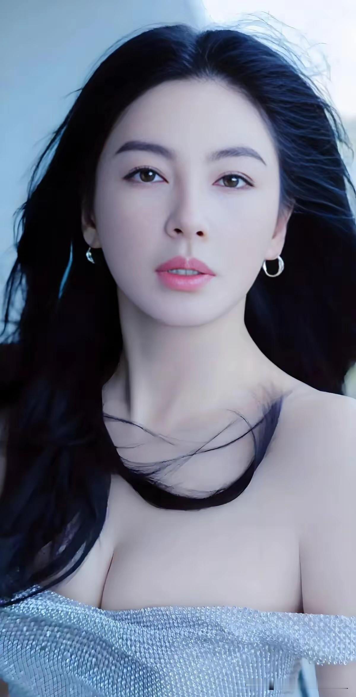 这俩人什么仇，什么怨，一直纠缠不休。张雨绮个性比较刚烈，说话比较直，坦率是好事