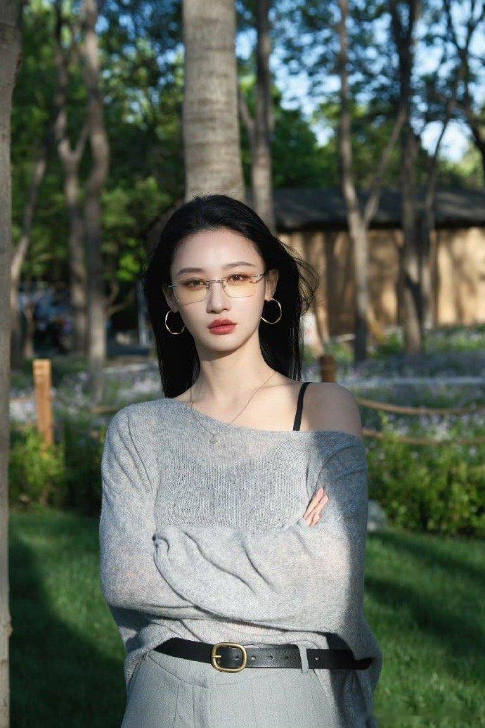 何宣林二公分组颜值实力双在线的神仙小队！甜妹御姐同框，舞担vocal联手，坐等何