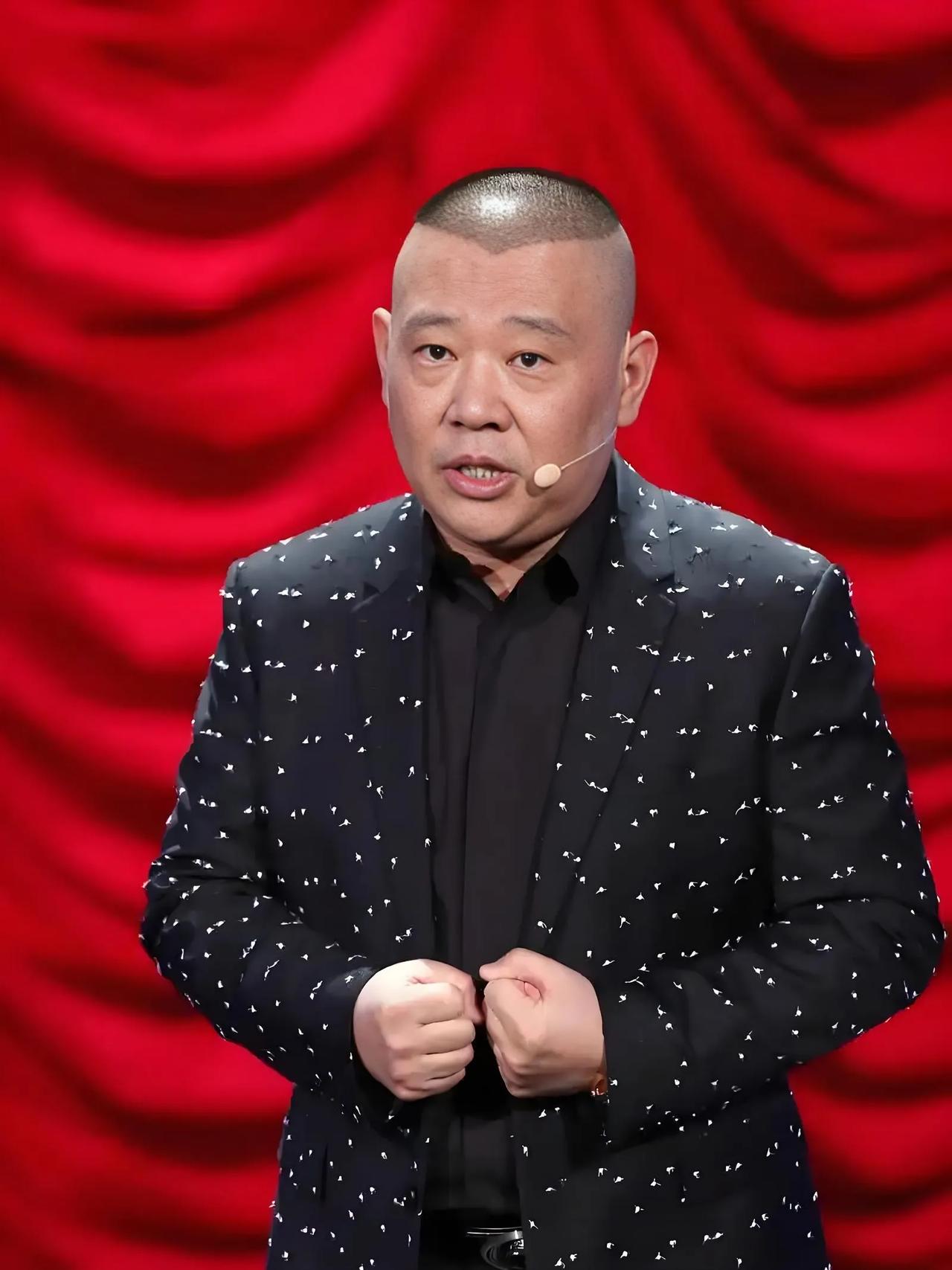 郭德纲说德云社刚组建的时候，没有几个演员，因为没有名气，他们的相声不被观众认可，