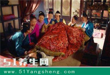 古代生孩子为啥要烧大量开水, 原来里面学问多多