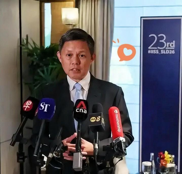 香会传出公道话！5月31日，新加坡防长陈振声在采访中明确提出，不要再用“低级别