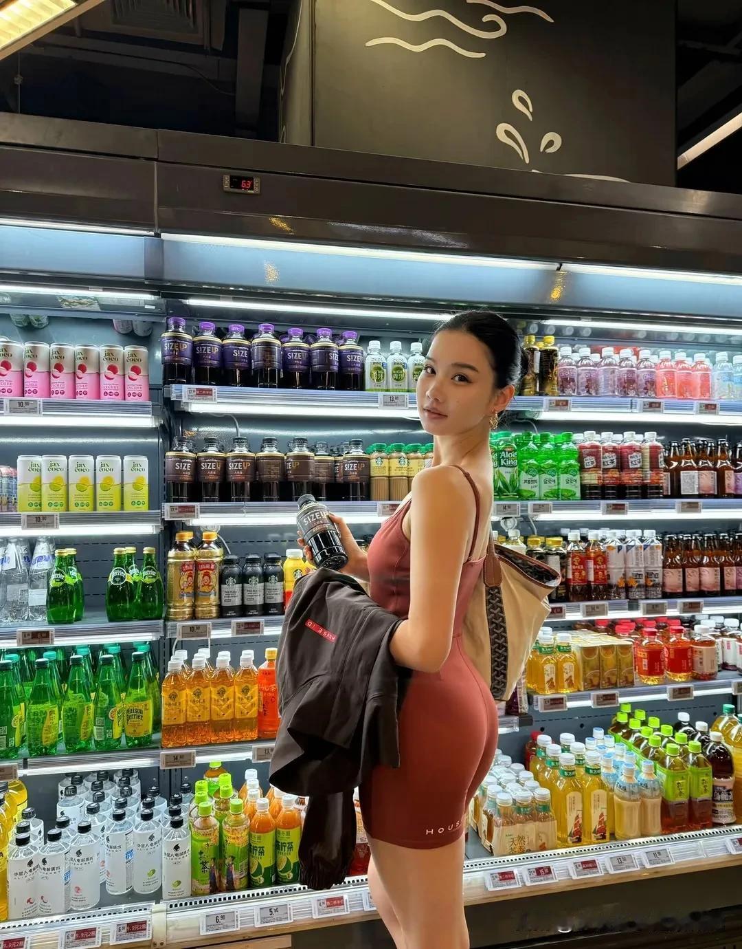 去超市购物[大笑][大笑][大笑]取悦自己