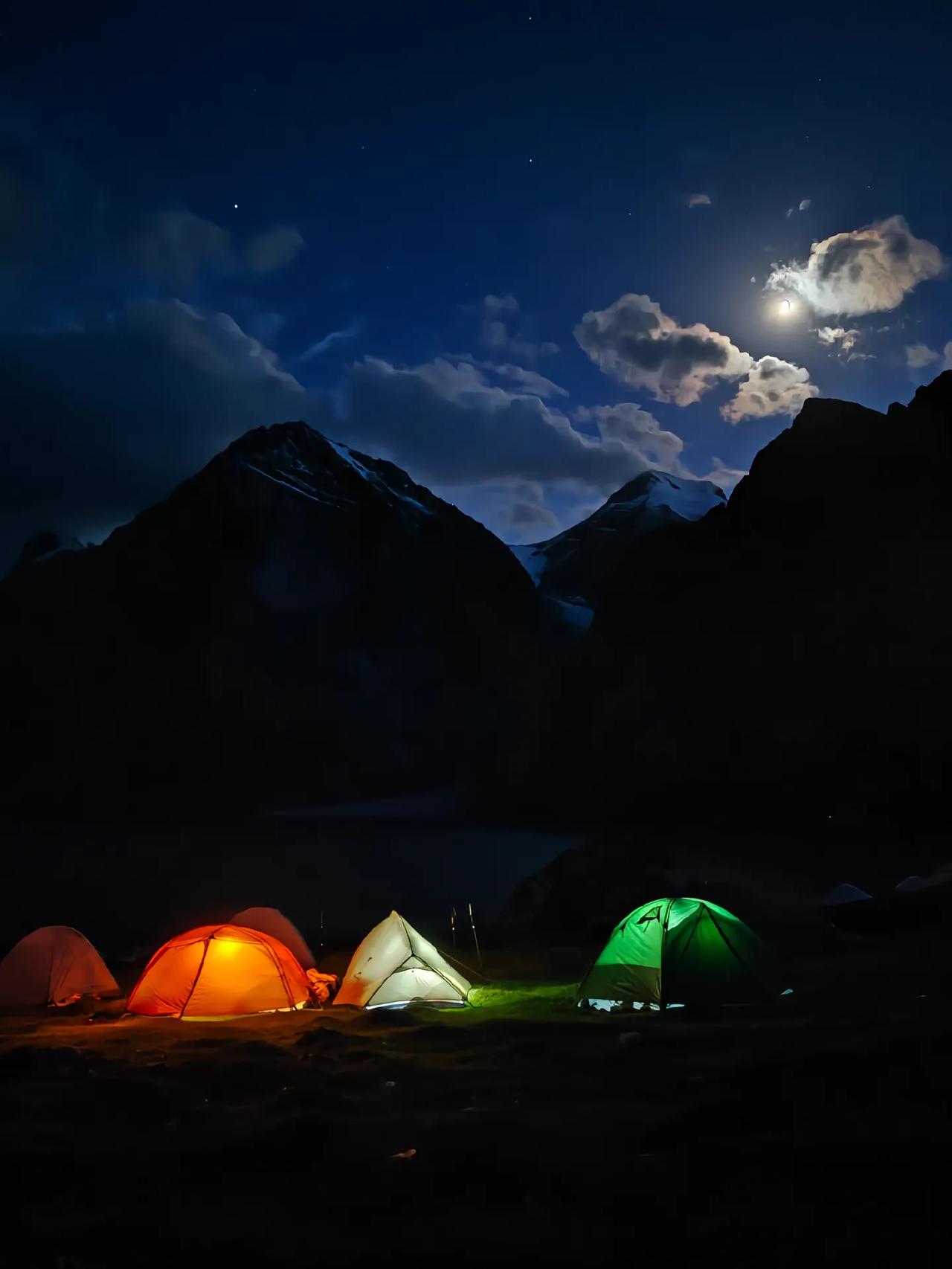 昨天跟一个金陵中学高二的学生家长聊天，我跟家长说，其实绝大多数的孩子都不需要补课