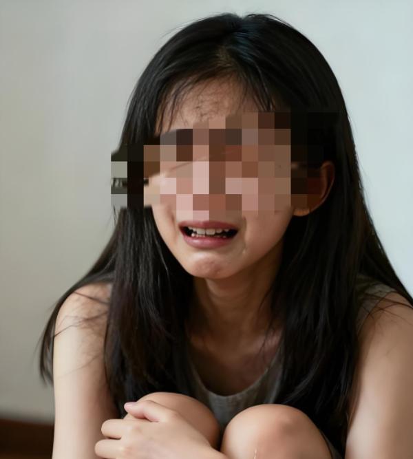 内蒙古一女子一心想改运，把所谓“大师”请进家里同住。大师张口就要“阴阳双修
