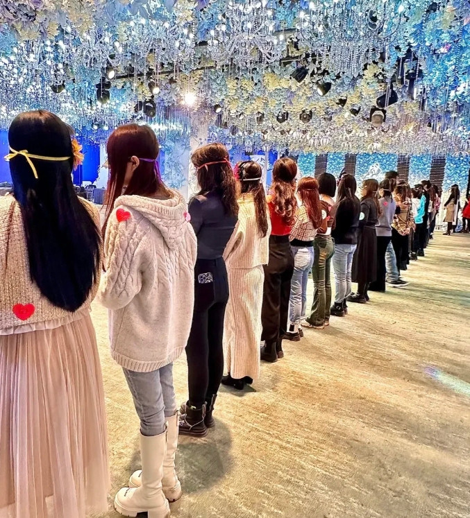 今年上半年，全国登记结婚的00后有2万对呢。这里面啊，00后的男生仅仅