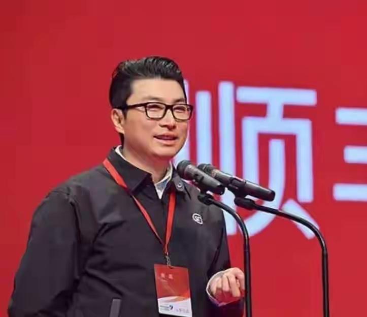 顺丰一年赚111亿，很多人光看这个数字，觉得王卫是真厉害。但更让人服气的，不是钱