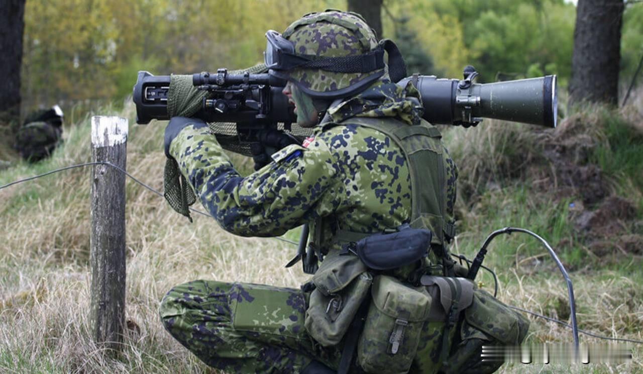 🇸🇪瑞典改进型手持榴弹发射器瑞典萨博公司推出了一种新型反坦克弹药——H