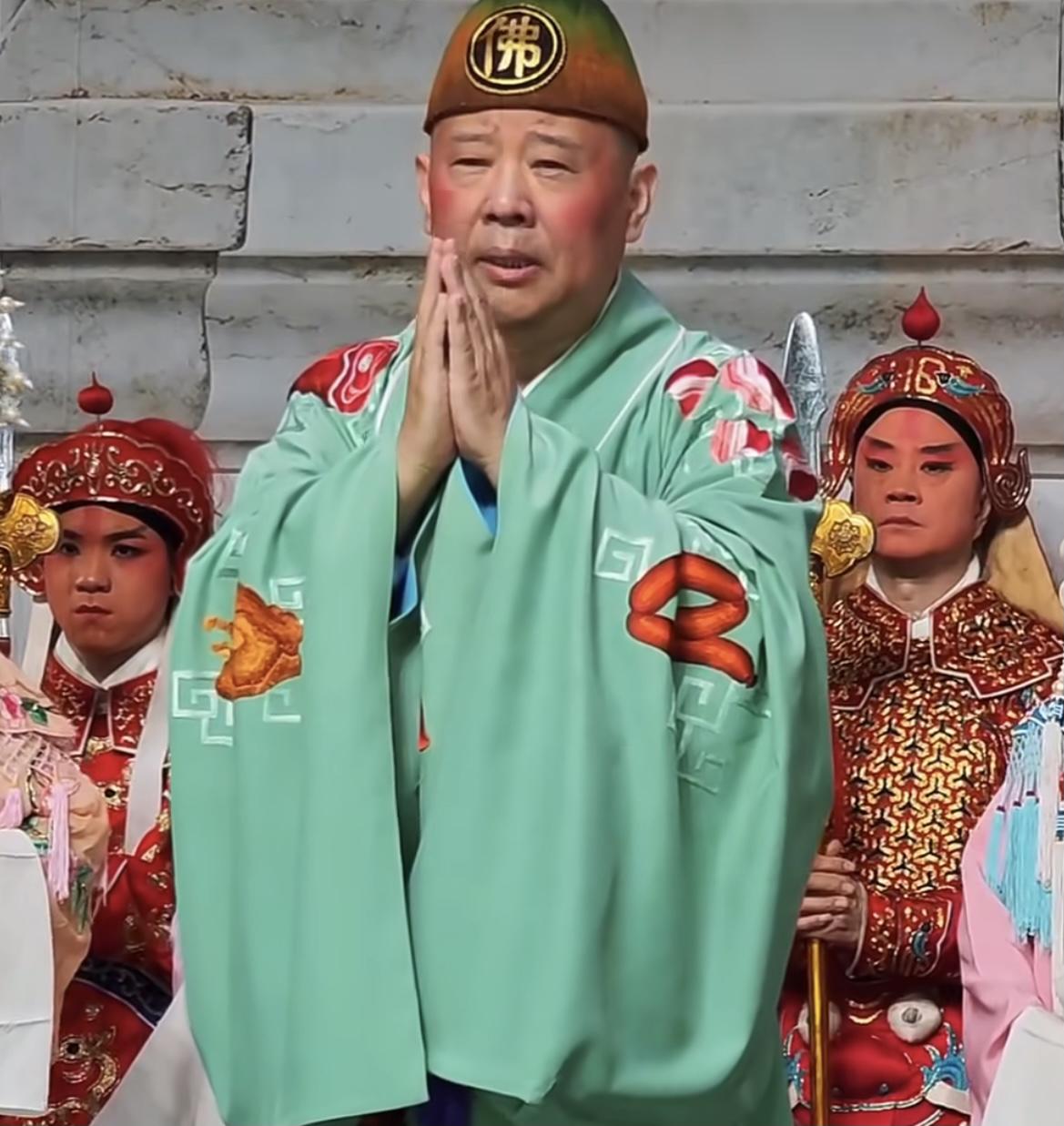 郭德纲，一点也不冤！当时看到这一段就挺不舒服的，想着再怎么想出舞台效果，也不能