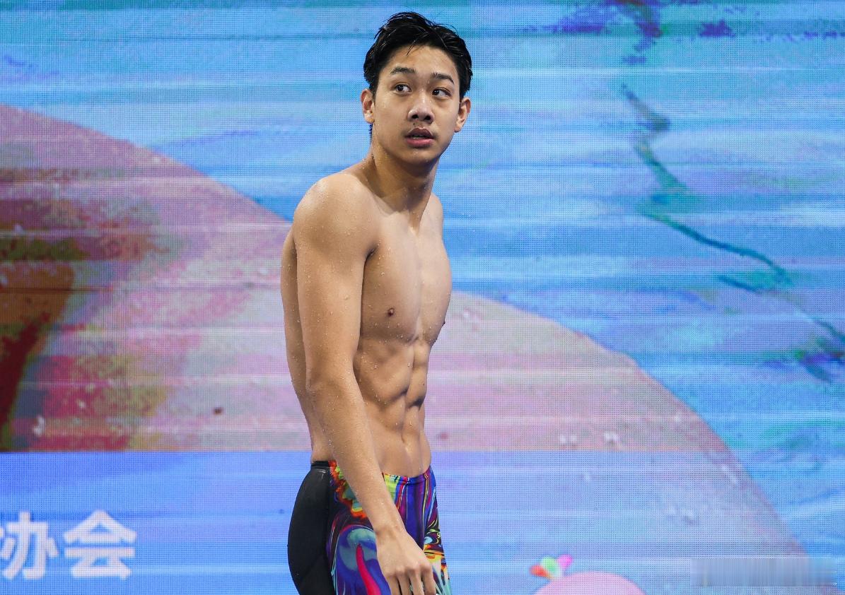 全运男1500自预赛张展硕小胜费立纬排名第一明晚决赛或加冕五冠王11月16日上