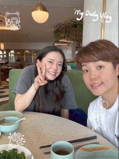 田志希和杜凯琹一起聚餐了呢。香港总决赛结束后，杜凯琹还去云南旅行了，她去看了心