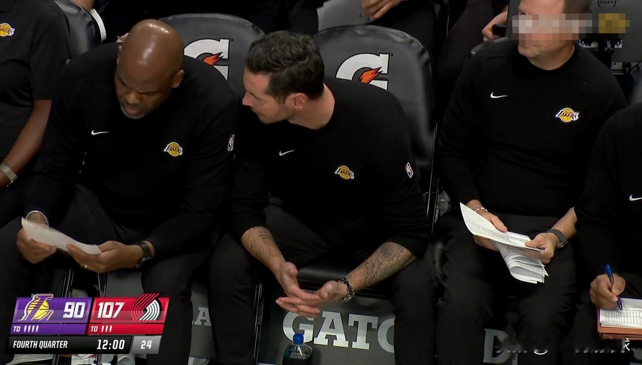 湖人主帅雷迪克真是巧妇难为无米之炊！在今天湖人客场以116：132输给开拓者的赛