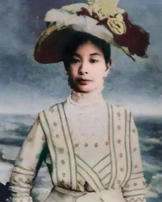 1906年，豪门名媛陆英十里红妆，风光大嫁，嫁妆装了整整10艘船。结婚16年她生