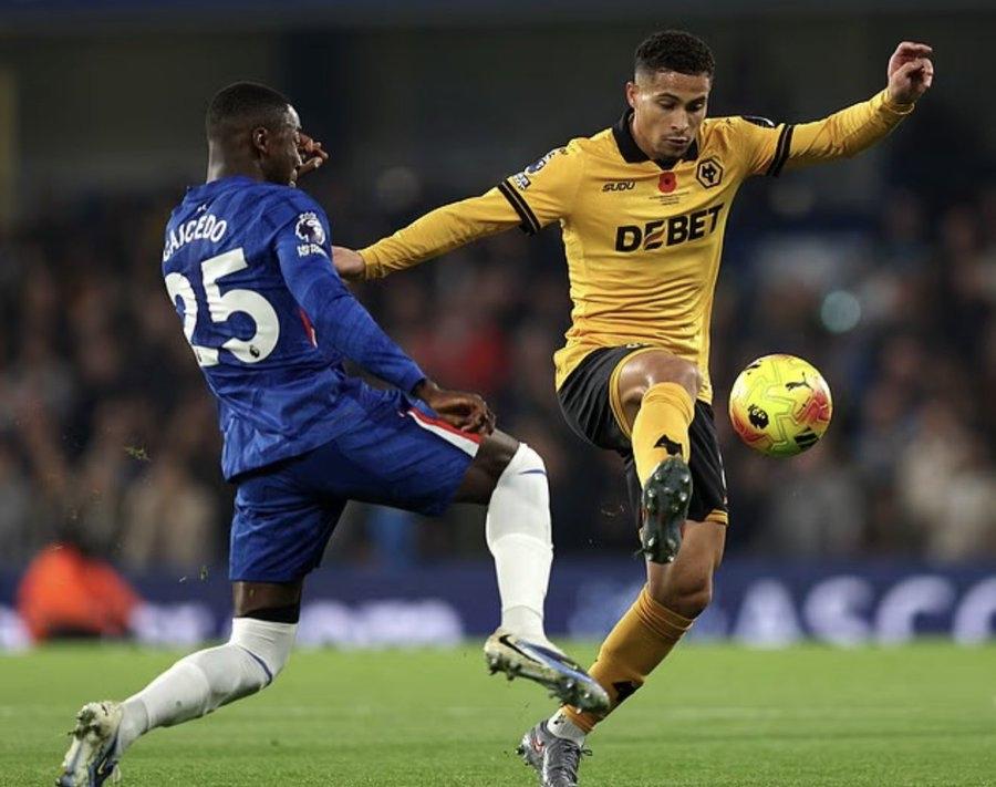 狼队基本预定了一个降级名额，曼联已经开始考察狼队中多名球员，其中重点是洛昂·戈麦