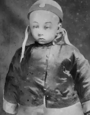 溥仪的身体，是被胆大的宫女掏空的？他童年到底遭遇了什么？1909年的紫禁城，藏着