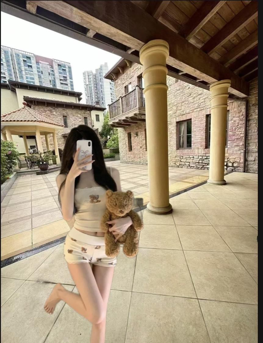 卖了一年都卖不出去，这下可真是彻底沉不住气了，直接狂降1300万抛售。宝中万