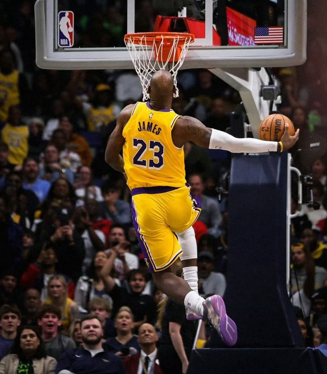 你们觉得相较于上赛季，湖人本赛季是更强还是更弱了？目前湖人31胜19负，和上赛季