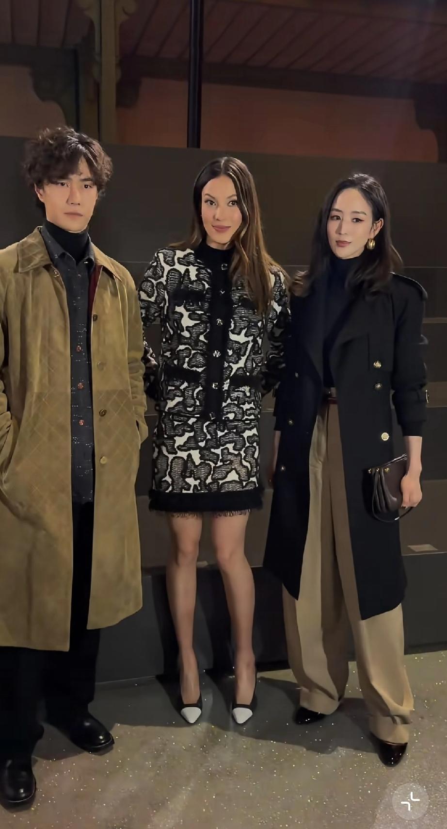 谷爱凌连轴转，参加巴黎香奈儿大秀，与王一博张钧甯同框，脸上苍老了不少，让人心疼!