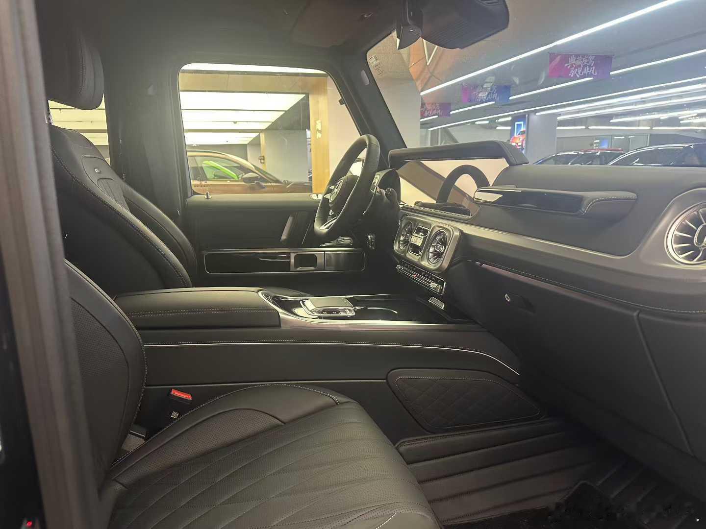 奔驰AMGG63黑黑，高定版配色黑武士，高定配置菱形格