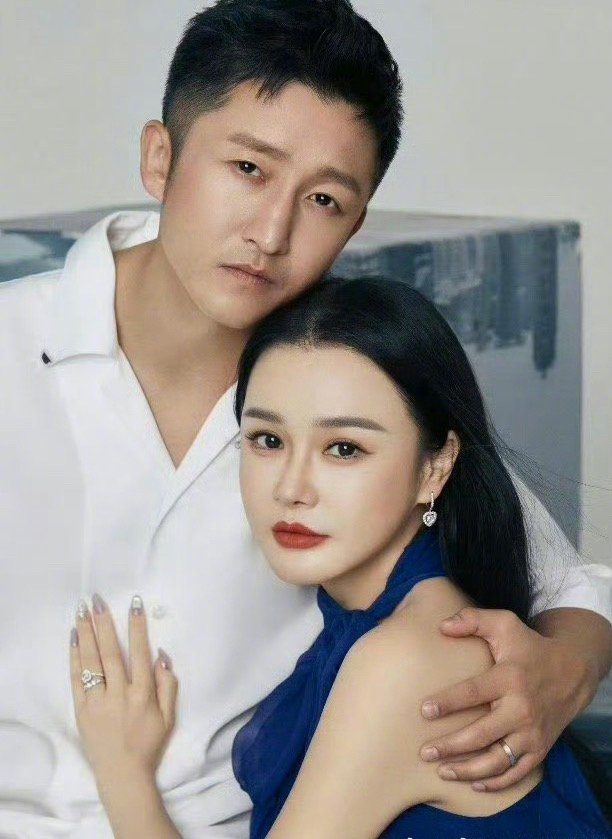以为冉莹颖邹市明上的是再见爱人姐姐当家难怪大家误以为他俩加盟再见爱人。冉莹颖在姐