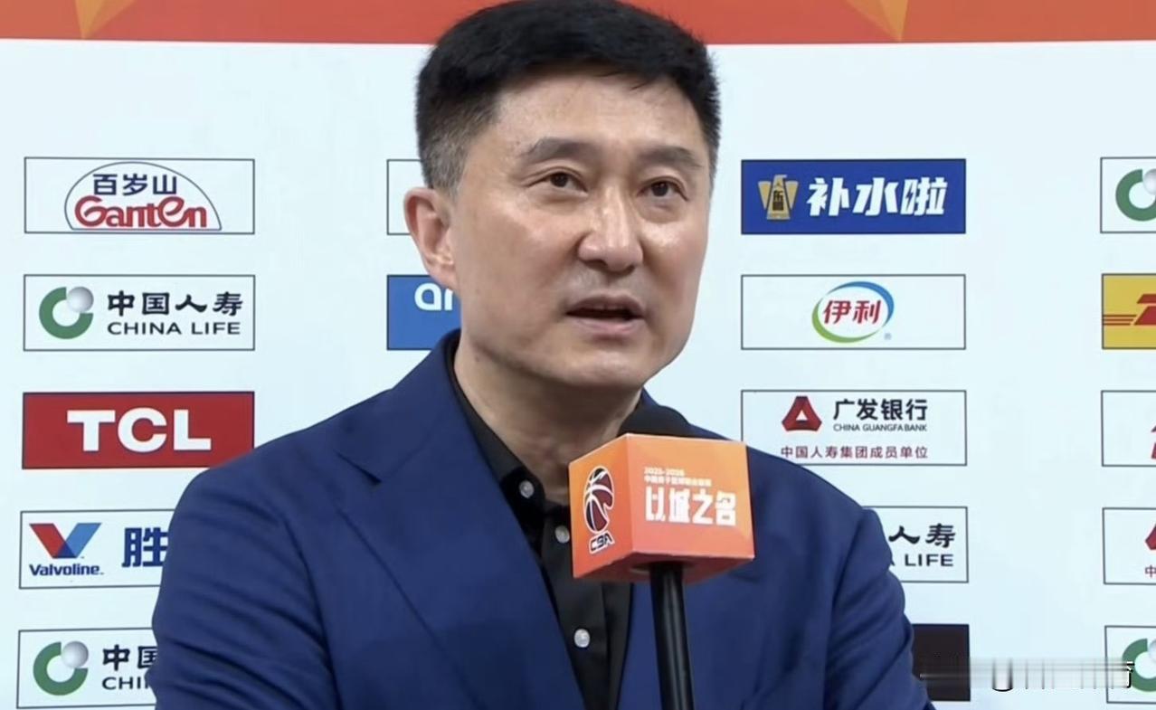 面对到北京队这样一支强队，广东队今晚整体打的算不错了，我就只有一个疑问，那就是杜