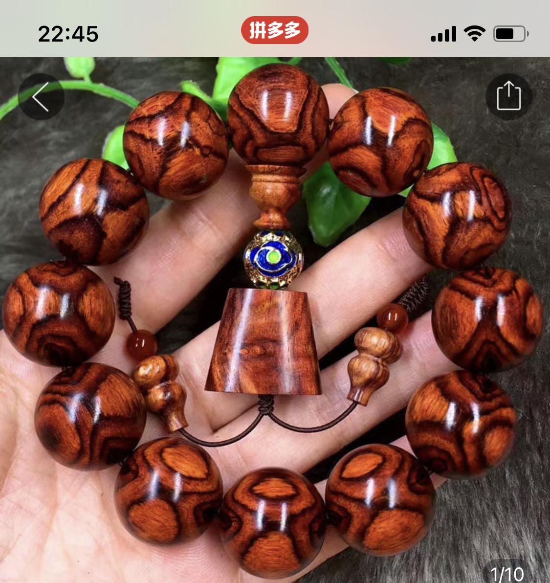 爷爷信佛多年，佛堂的檀香从未断过。那天我把释永信的照片给他看，他盯着屏幕沉默半晌
