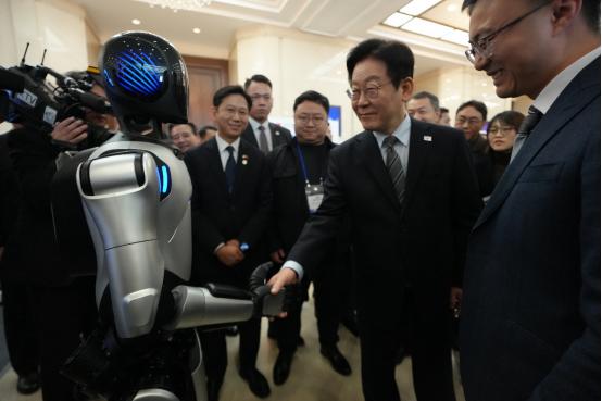 韩国沉默了！2026年1月7日，CES上，我国机器人的一个举动，直接令韩国面子挂