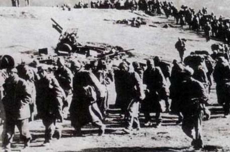 1962年，对印自卫反击战期间，毛主席正在听中印战争的战报，谁料，突然听到印度派