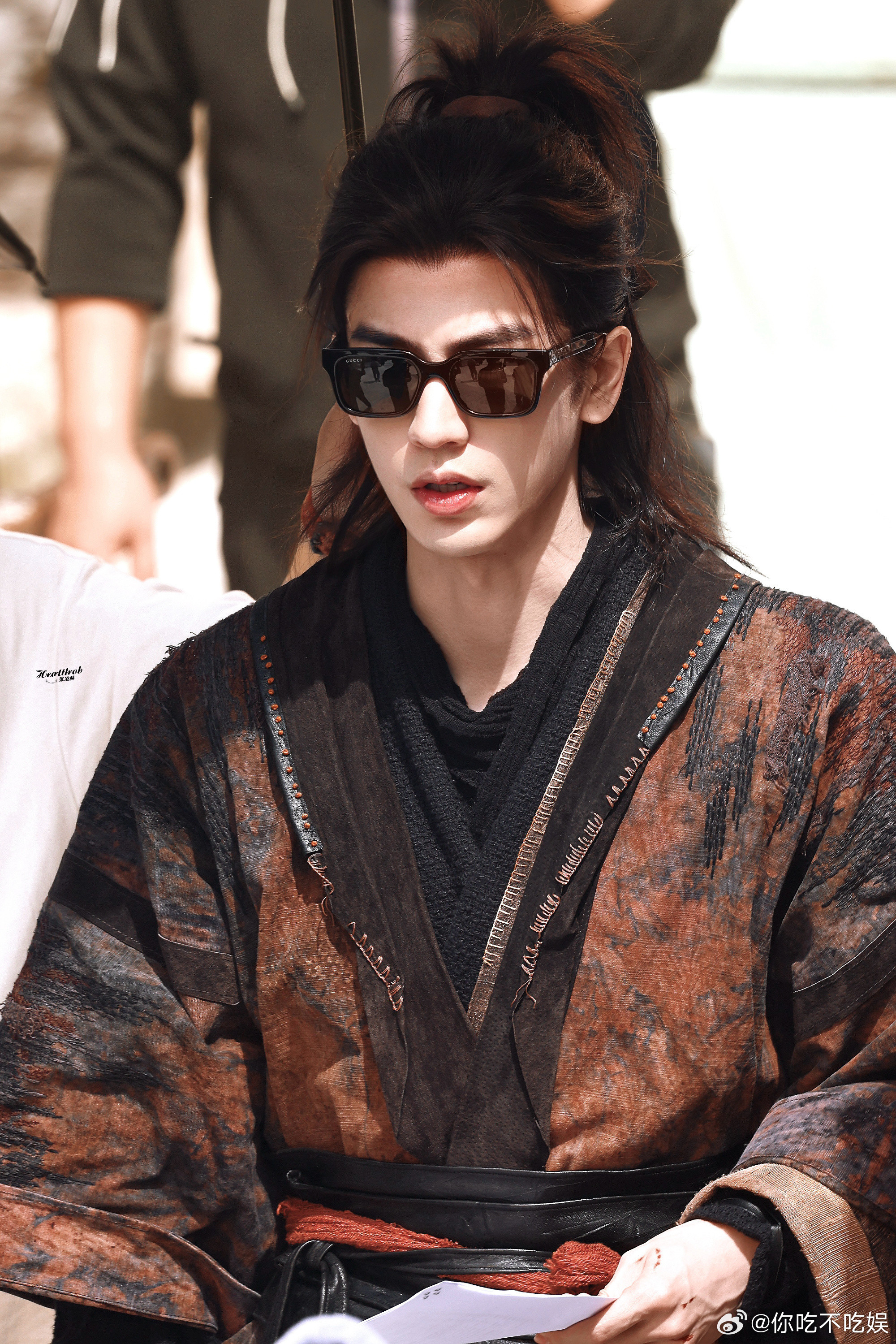 张凌赫的颜值真的也太抗打了，他真的可以让周围的事物都变得非常有高级感。