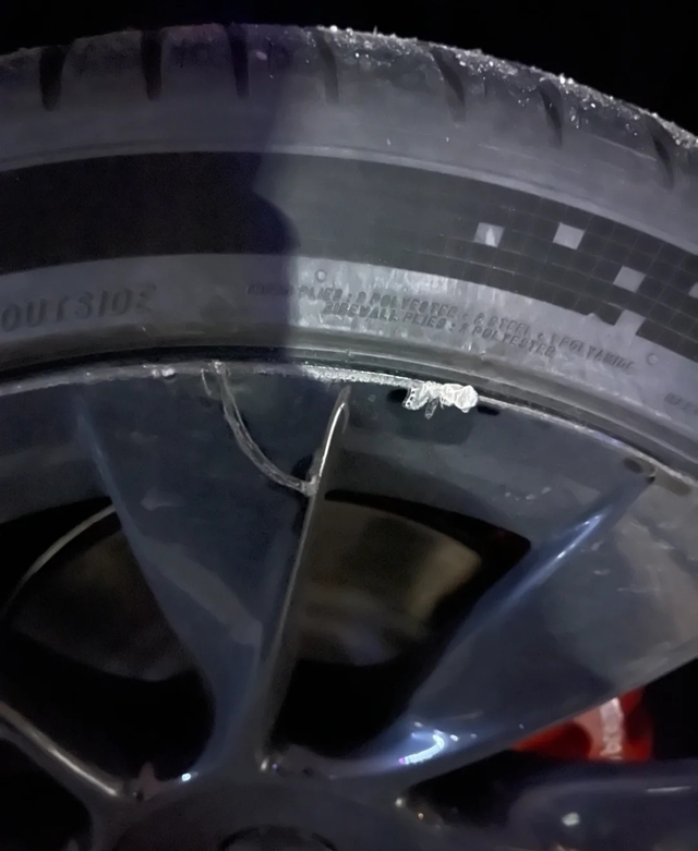 特斯拉modelY20寸轮毂看过来提醒买特斯拉的朋友千万千万千万要注意就是2