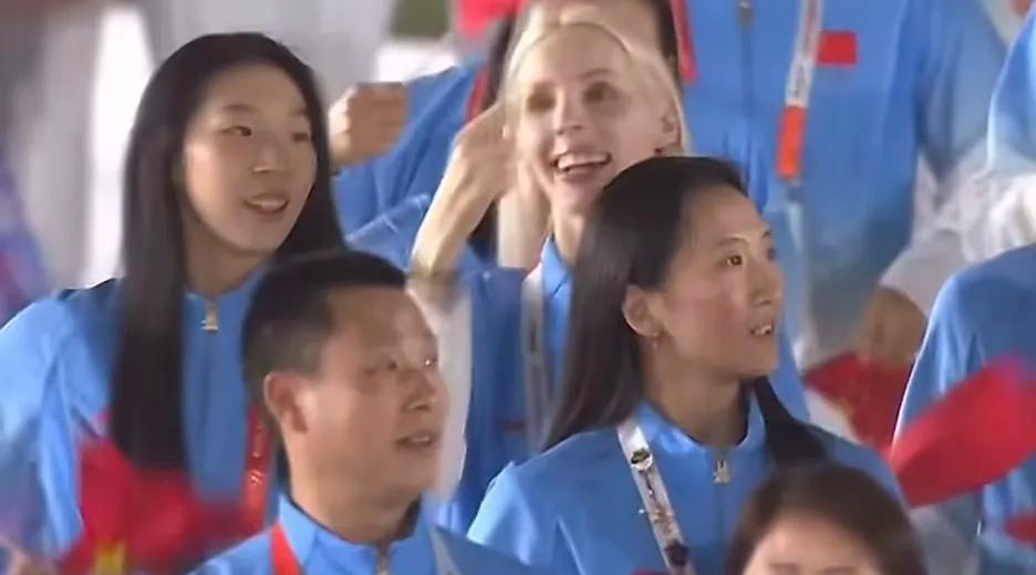名古屋亚运会闭幕式上，一位身着中国队服的外国面孔被转播镜头对准长达6秒，她就是帮