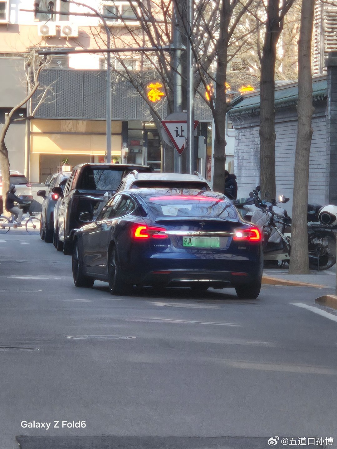 这车真的只在北京见过。上广深杭没看到可能是呆的时间不够的缘故。京爷的审美一直一流