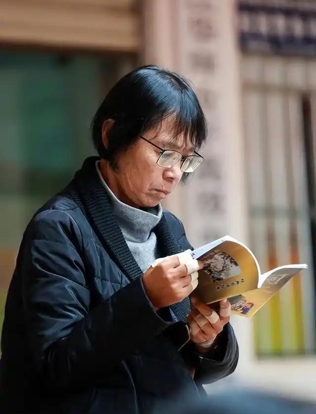 现在很多人抨击张桂梅校长，我来谈点看法：政策倾斜，经费倾斜，性别倾斜，这种“三倾