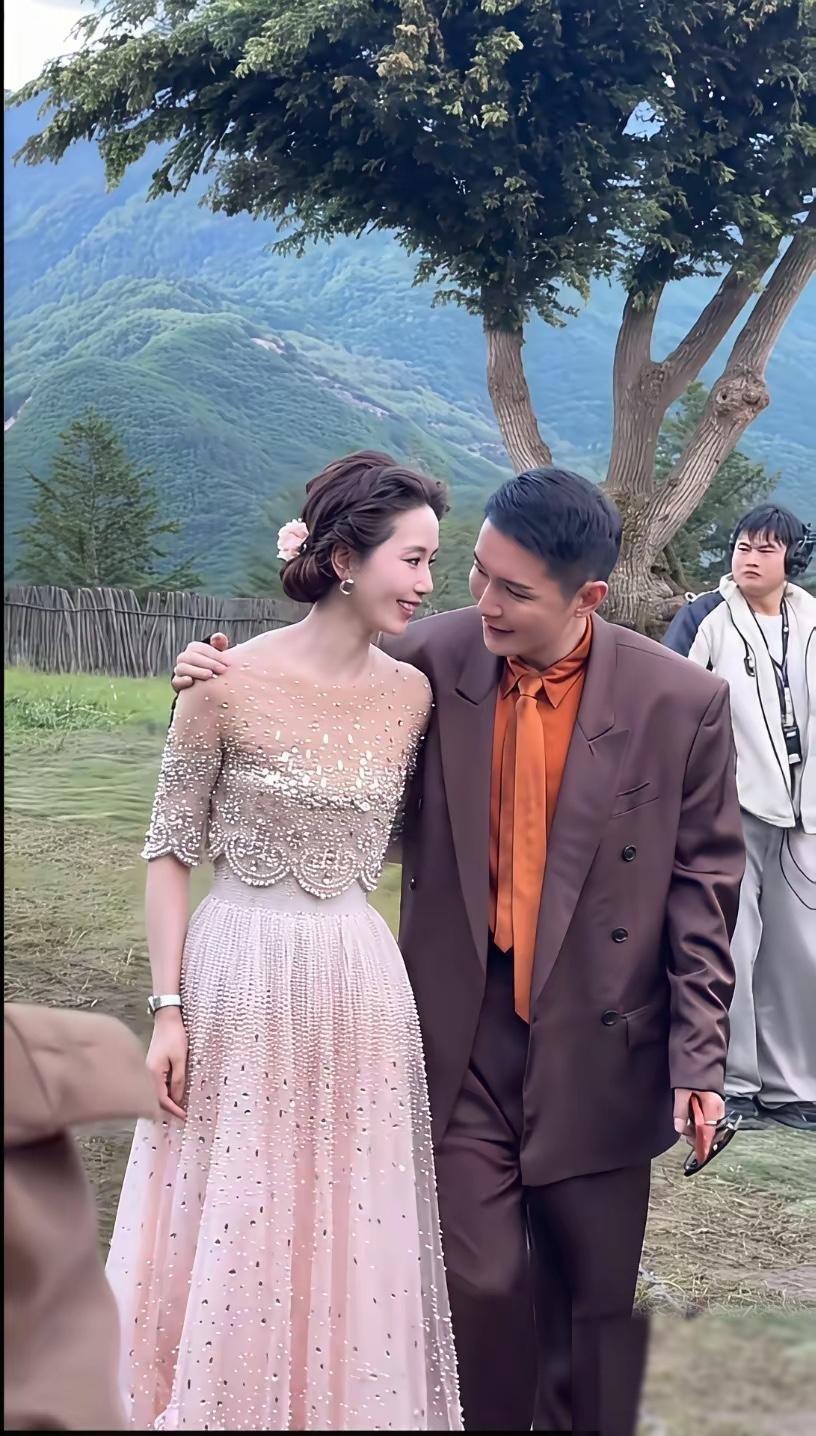 刘诗诗上热搜了，这如果是没有外人，两人会什么样呢[笑着哭][笑着哭]说实话，这次网友