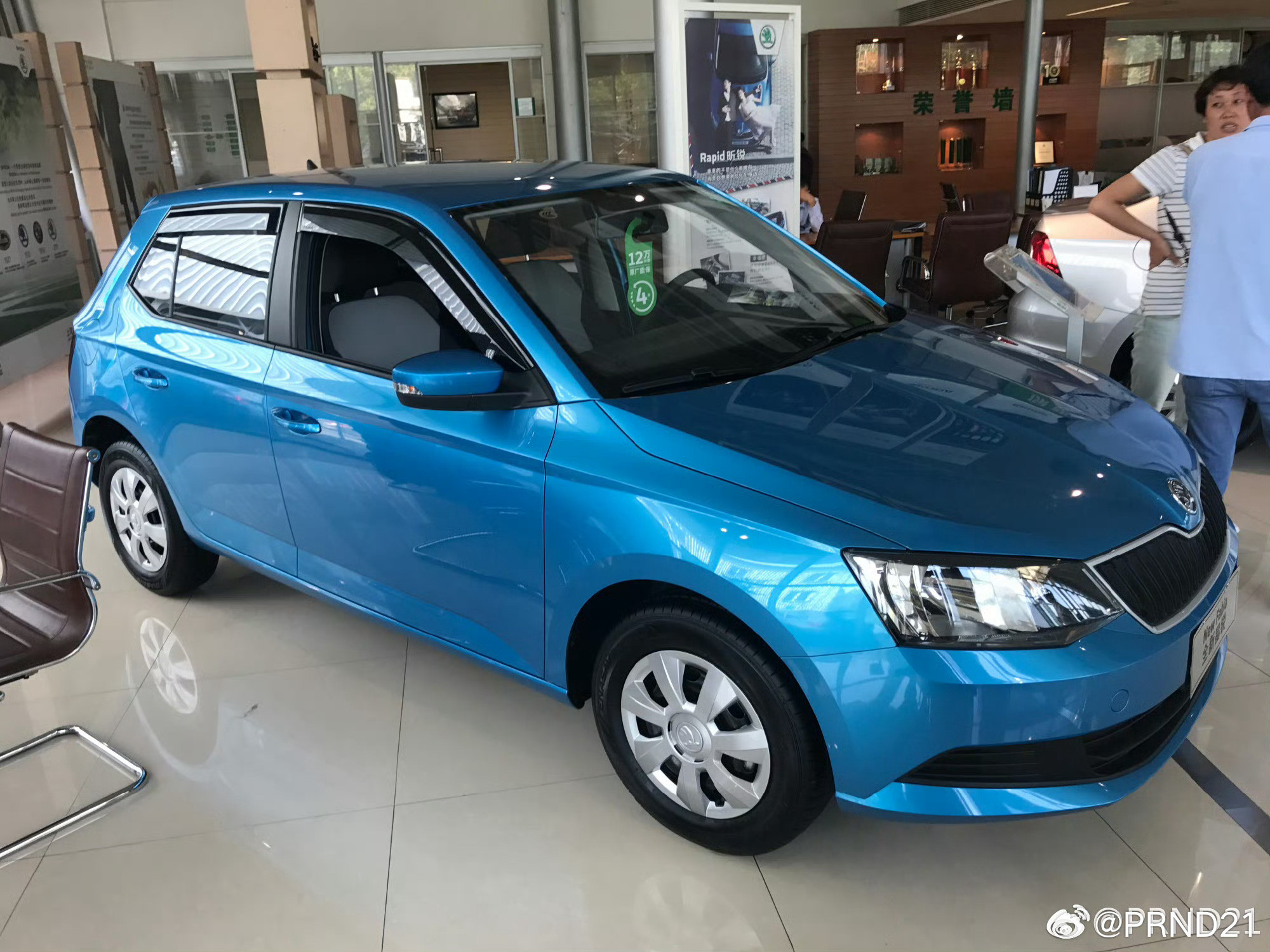 翻到两张老图，当年上汽斯柯达Fabia（晶锐）的雷霆丐车，好像叫前行版，6.99
