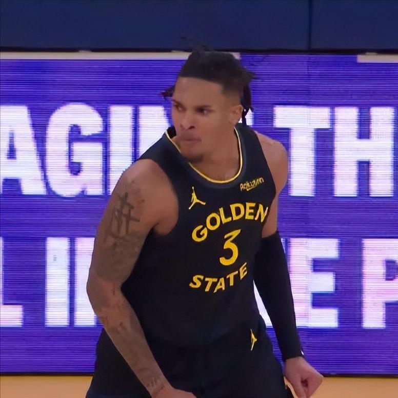 科尔睁开眼看看，理查德0.4秒补篮压哨命中！理查德打的真的很好投篮命中率，