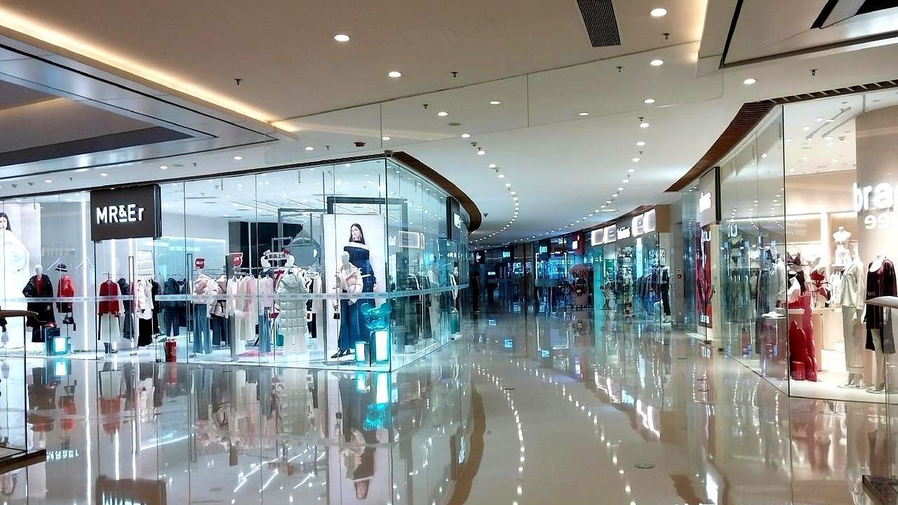 大连恒隆广场，地铁人民广场C口出来走五分钟就到。37万平，22万平拿来卖东