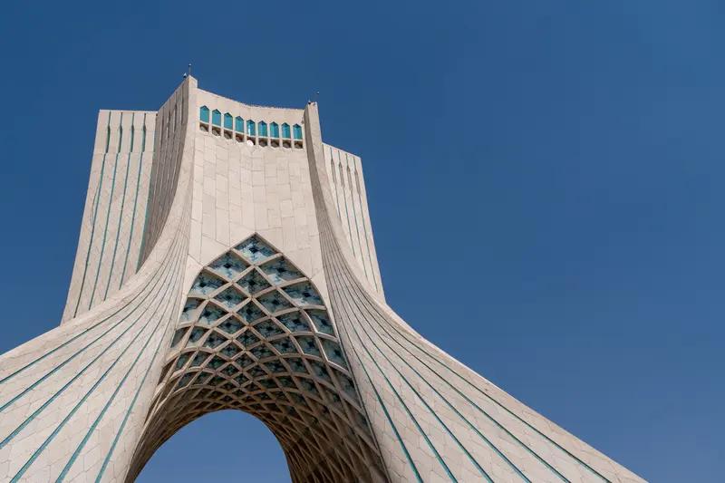 全网破防！伊朗高层遗体特写曝光，双手死死攥紧拳头，里面藏着令人泪崩的秘密！