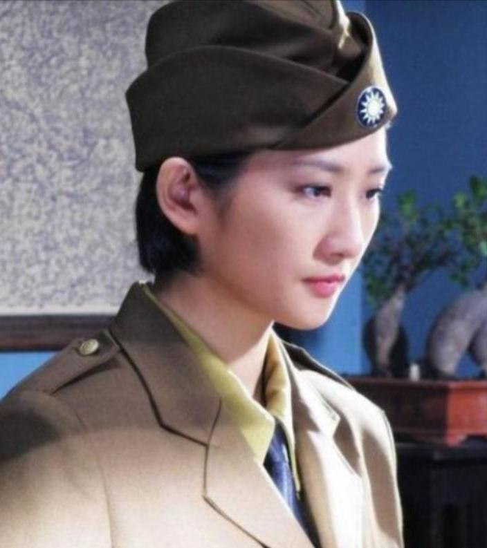 [点赞]1938年，41岁戴笠借口加班，把秘书余淑衡，带到了卧房，戴笠递给她一